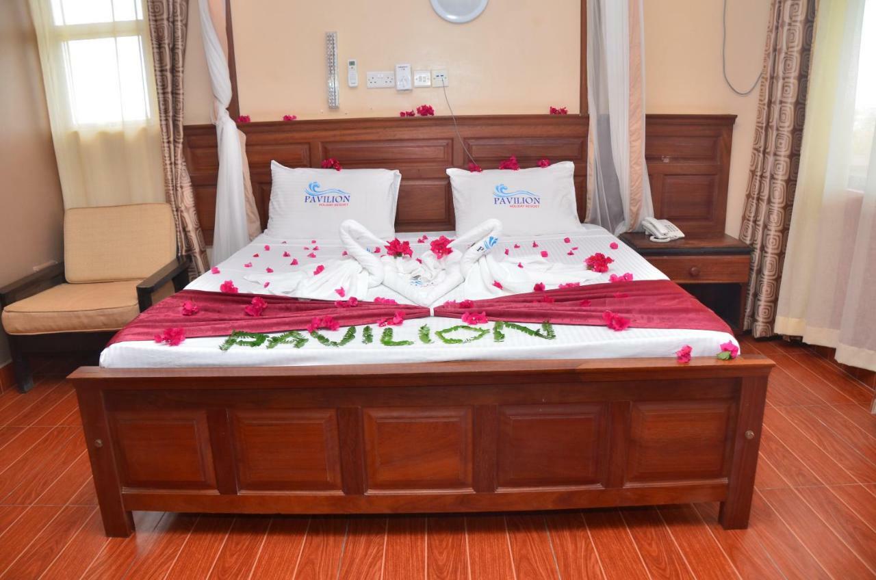 Pavilion Holiday Resort Bamburi Exteriör bild